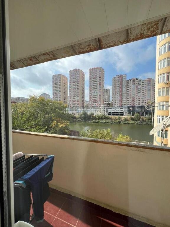 Satılır 4 otaqlı köhnə tikili, 110 m², İnşaatçılar m.-14