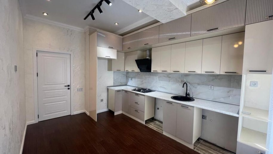 Satılır 3 otaqlı yeni tikili, 100 m², Qara Qarayev m.-9