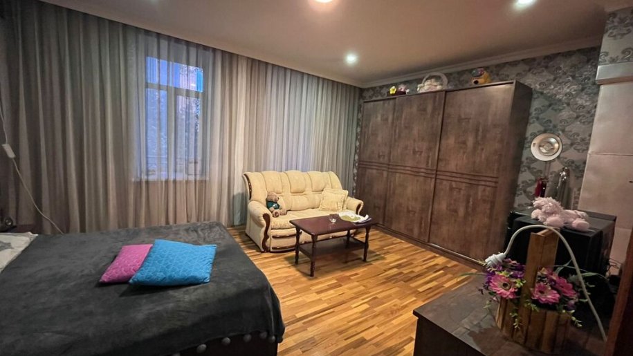 Satılır 2 otaqlı köhnə tikili, 64 m², Nizami m.-2
