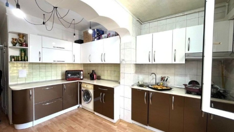 Satılır 3 otaqlı köhnə tikili, 100 m², Azadlıq Prospekti m.-5