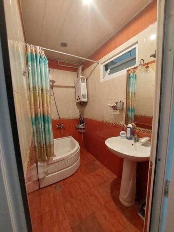 Satılır 3 otaqlı köhnə tikili, 100 m², Azadlıq Prospekti m.-8