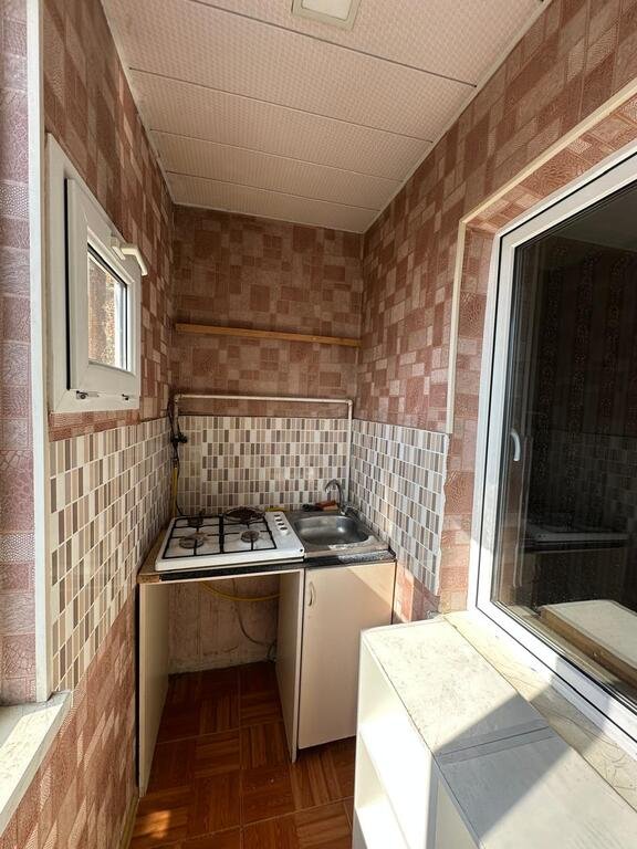 Kirayə verilir 2 otaqlı köhnə tikili, 42 m², İnşaatçılar m.-5