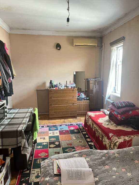 Satılır 1 otaqlı köhnə tikili, 42 m², İnşaatçılar m.-1