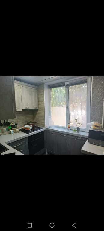 Satılır 1 otaqlı köhnə tikili, 42 m², İnşaatçılar m.-3