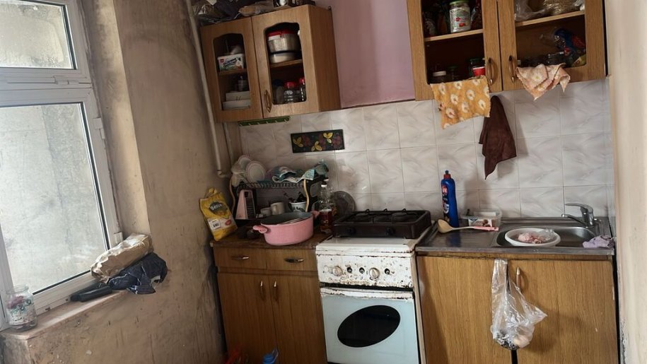 Satılır 1 otaqlı köhnə tikili, 42 m², İnşaatçılar m.-4