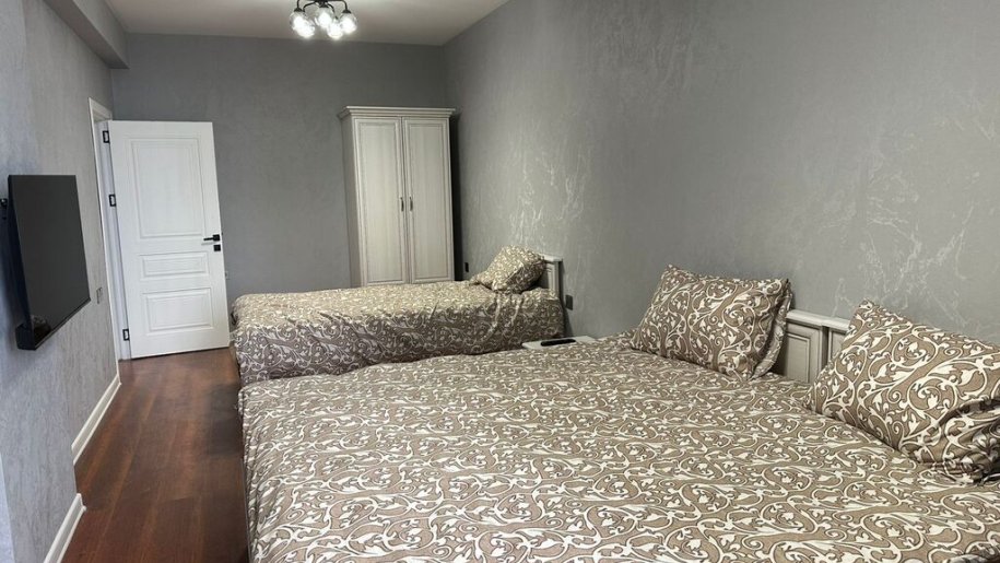 Satılır 2 otaqlı yeni tikili, 72 m², İnşaatçılar m.-3