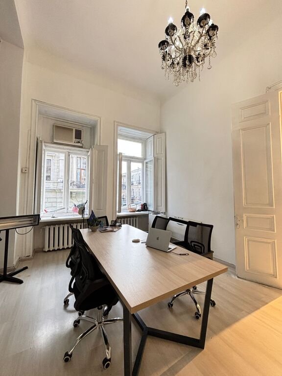 15 m<sup>2</sup> ofis icarəyə verilir, Sahil m.-1