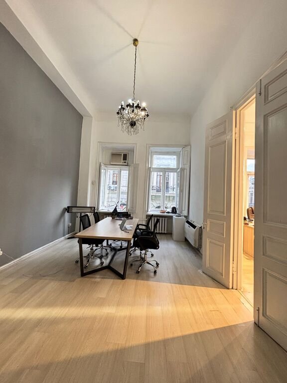 15 m<sup>2</sup> ofis icarəyə verilir, Sahil m.-2