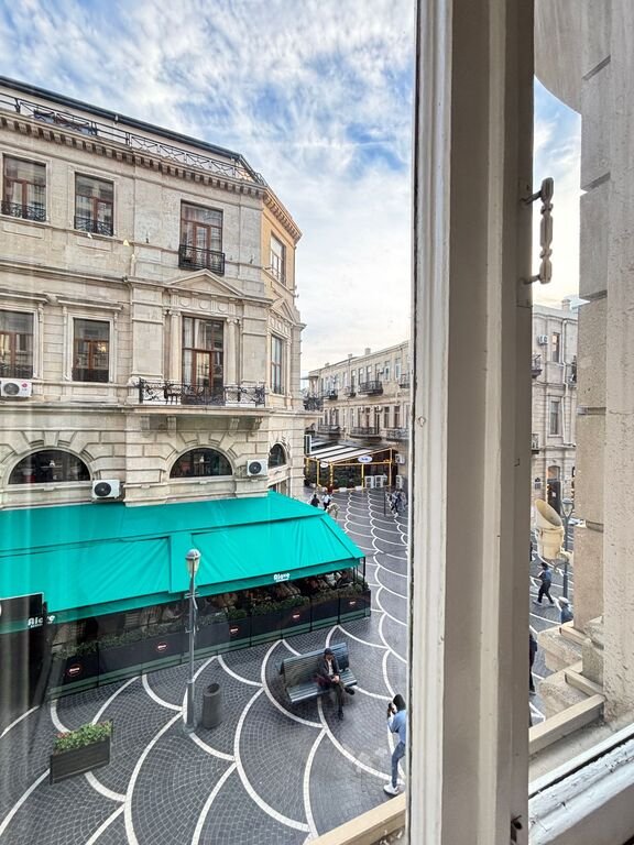 15 m<sup>2</sup> ofis icarəyə verilir, Sahil m.-4