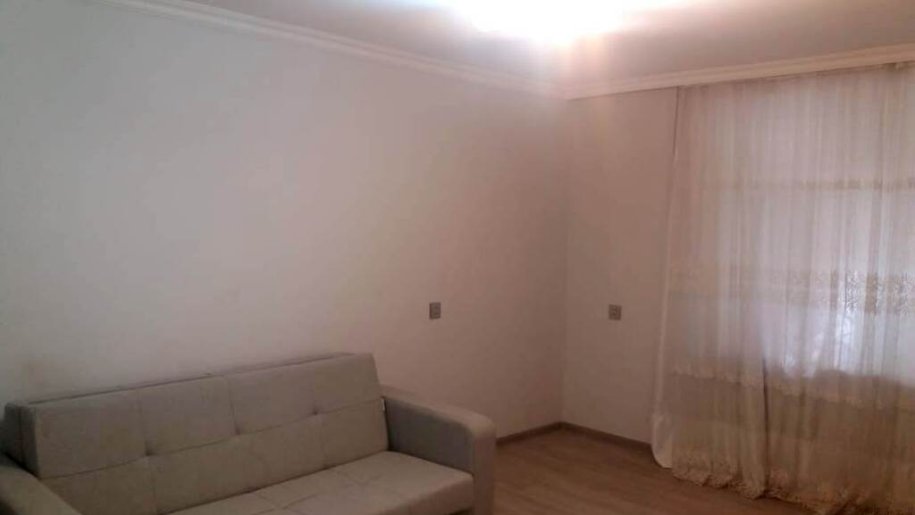 Satılır 1 otaqlı köhnə tikili, 30 m², İnşaatçılar m.-1