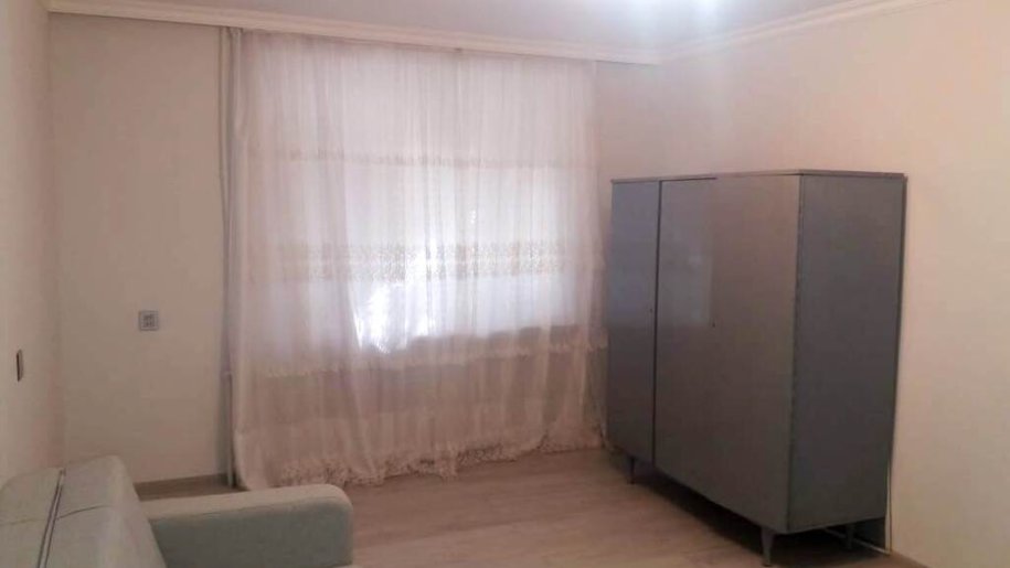 Satılır 1 otaqlı köhnə tikili, 30 m², İnşaatçılar m.-3
