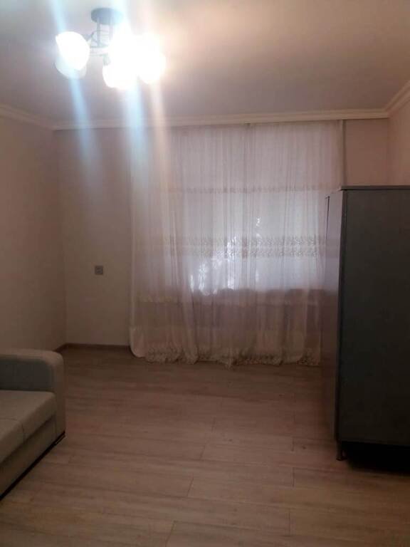 Satılır 1 otaqlı köhnə tikili, 30 m², İnşaatçılar m.-4