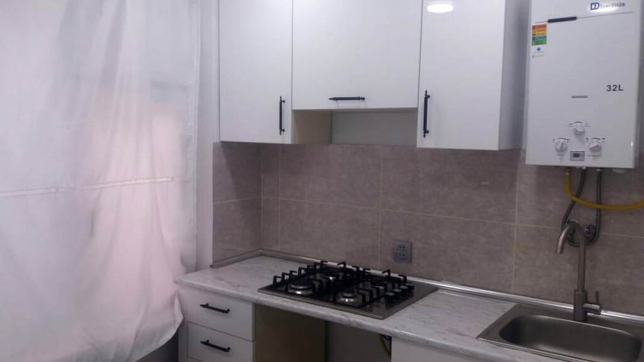 Satılır 1 otaqlı köhnə tikili, 30 m², İnşaatçılar m.-8