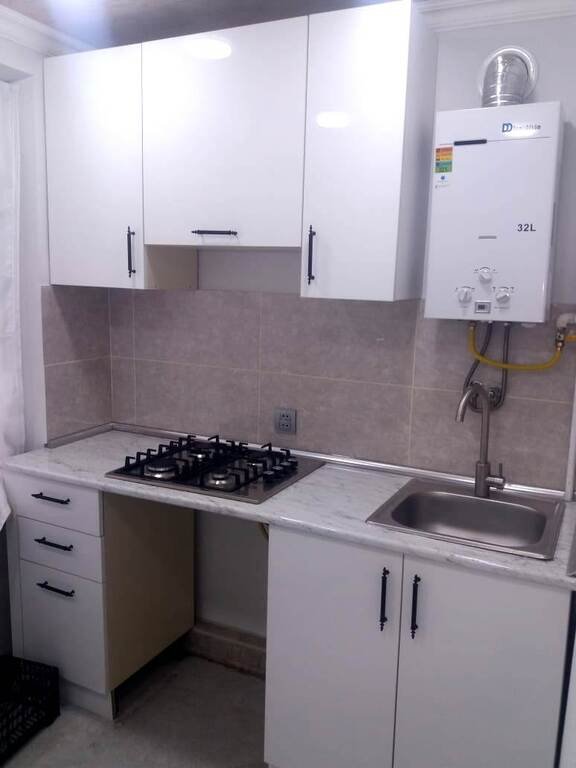 Satılır 1 otaqlı köhnə tikili, 30 m², İnşaatçılar m.-9