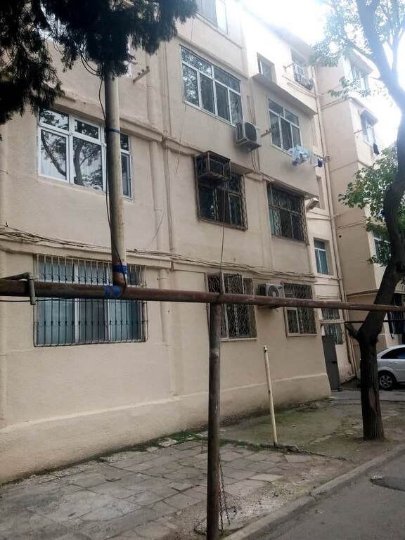 Satılır 1 otaqlı köhnə tikili, 30 m², İnşaatçılar m.-13