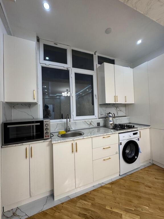 Kirayə verilir 3 otaqlı yeni tikili, 70 m², İnşaatçılar m.-10