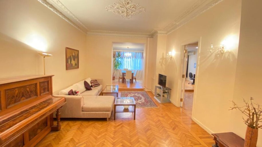 Kirayə verilir 3 otaqlı köhnə tikili, 110 m², Sahil m.-1