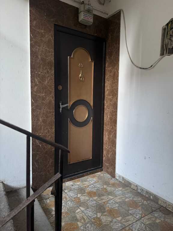 Satılır 3 otaqlı köhnə tikili, 65 m², İnşaatçılar m.-5