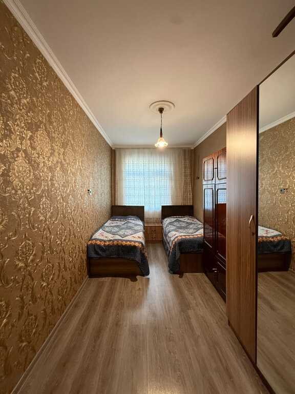 Satılır 3 otaqlı köhnə tikili, 65 m², İnşaatçılar m.-7