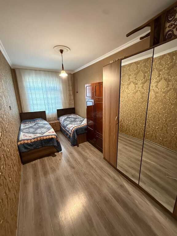 Satılır 3 otaqlı köhnə tikili, 65 m², İnşaatçılar m.-8