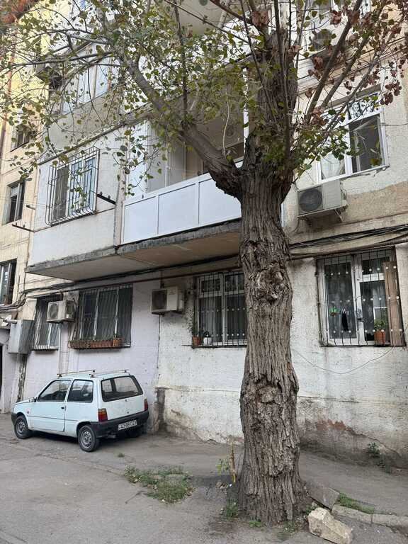 Satılır 3 otaqlı köhnə tikili, 65 m², İnşaatçılar m.-12