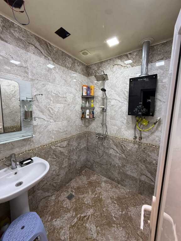 Satılır 3 otaqlı köhnə tikili, 65 m², İnşaatçılar m.-13