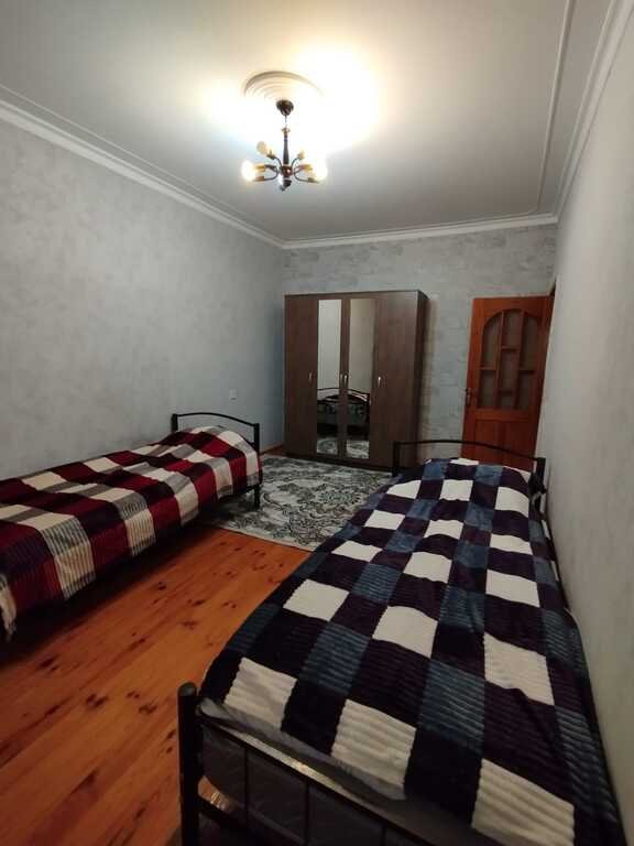 Kirayə verilir 4 otaqlı köhnə tikili, 110 m², İnşaatçılar m.-2