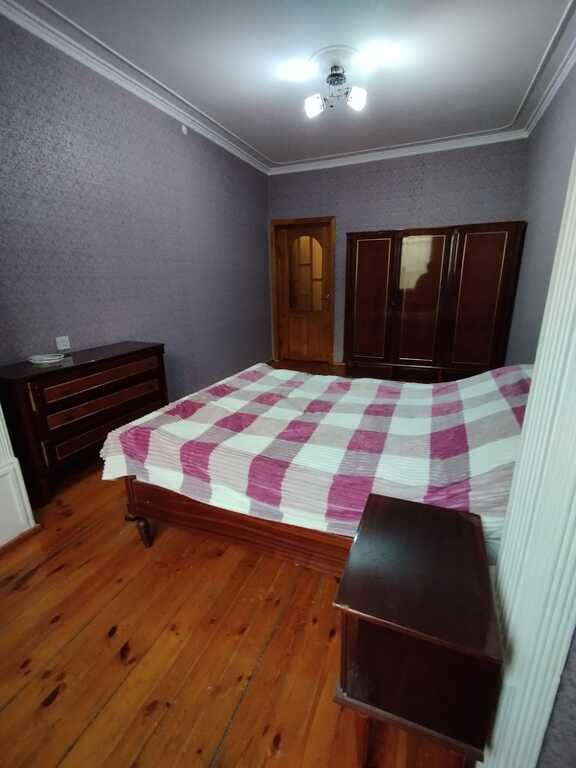 Kirayə verilir 4 otaqlı köhnə tikili, 110 m², İnşaatçılar m.-7