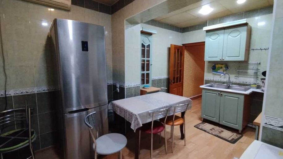 Kirayə verilir 4 otaqlı köhnə tikili, 110 m², İnşaatçılar m.-12