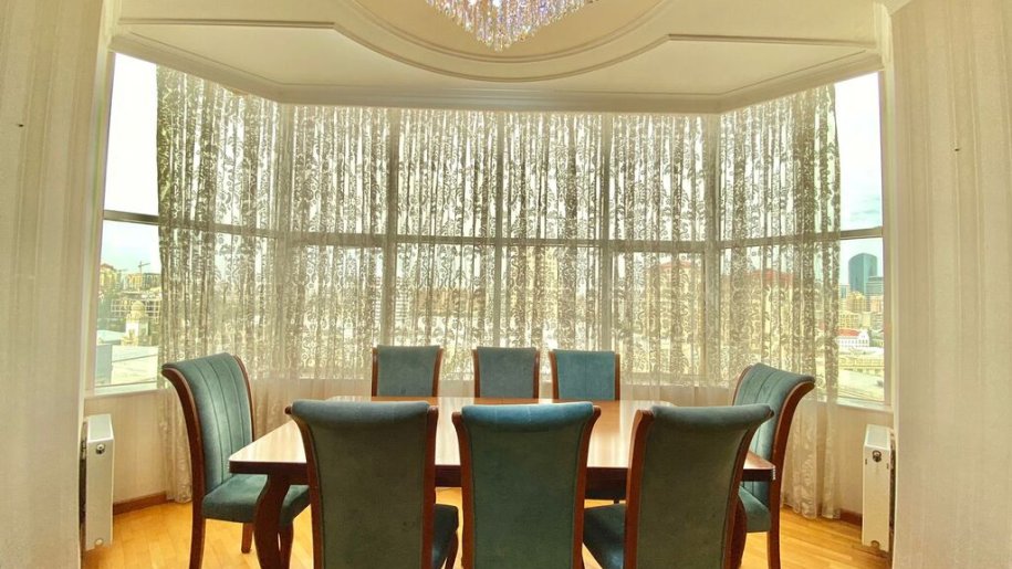 Kirayə verilir 4 otaqlı yeni tikili, 170 m², 28 May m.-6