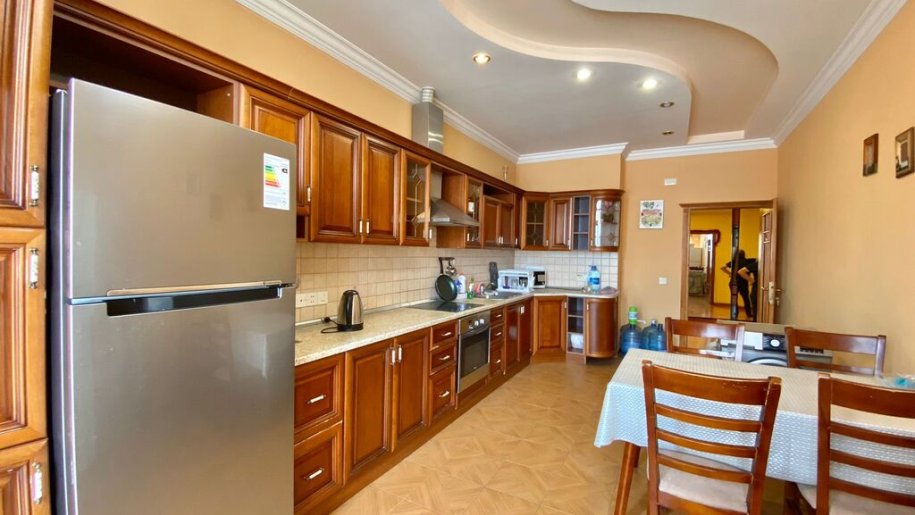 Kirayə verilir 4 otaqlı yeni tikili, 170 m², 28 May m.-7