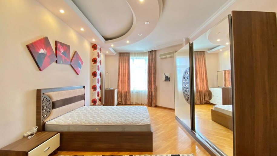 Kirayə verilir 4 otaqlı yeni tikili, 170 m², 28 May m.-9