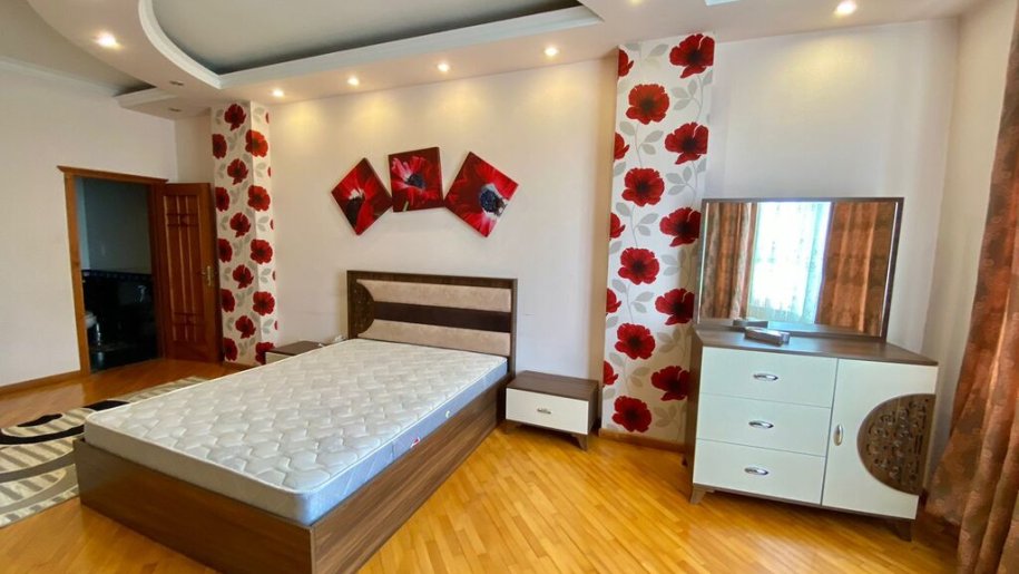 Kirayə verilir 4 otaqlı yeni tikili, 170 m², 28 May m.-11