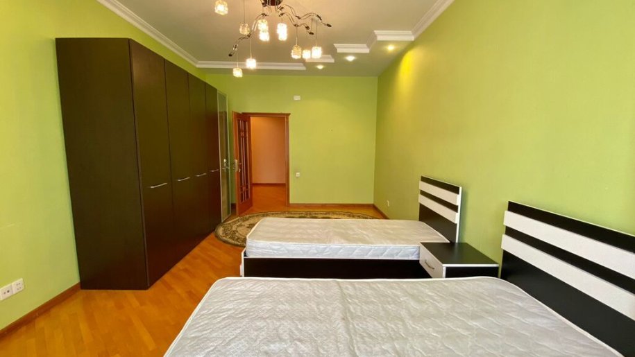 Kirayə verilir 4 otaqlı yeni tikili, 170 m², 28 May m.-12