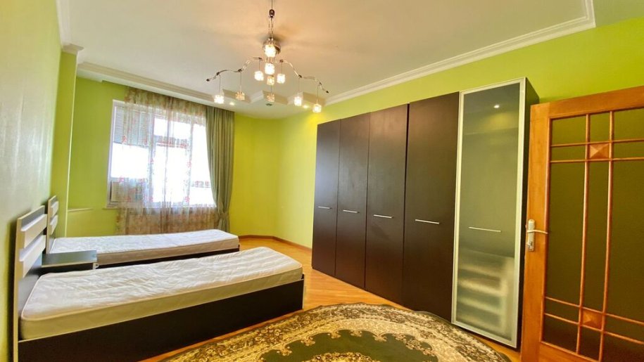 Kirayə verilir 4 otaqlı yeni tikili, 170 m², 28 May m.-13