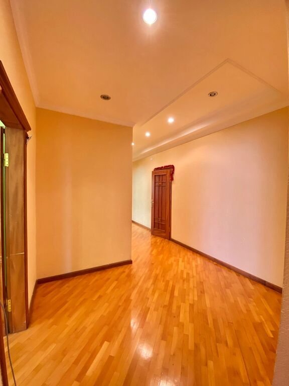 Kirayə verilir 4 otaqlı yeni tikili, 170 m², 28 May m.-19