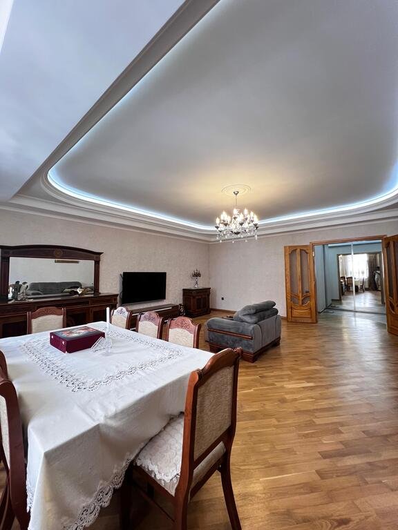 Satılır 3 otaqlı yeni tikili, 154 m², 28 May m.-7