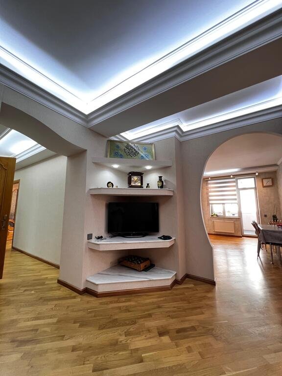 Satılır 3 otaqlı yeni tikili, 154 m², 28 May m.-8