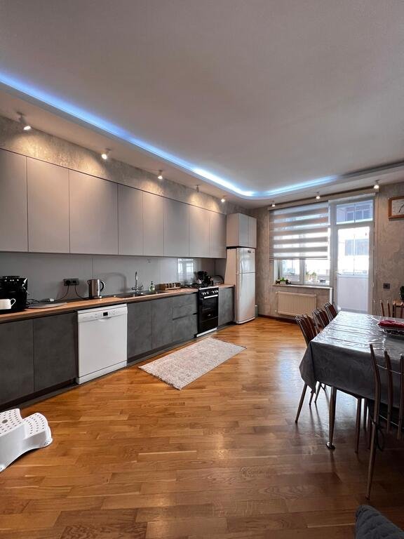 Satılır 3 otaqlı yeni tikili, 154 m², 28 May m.-9