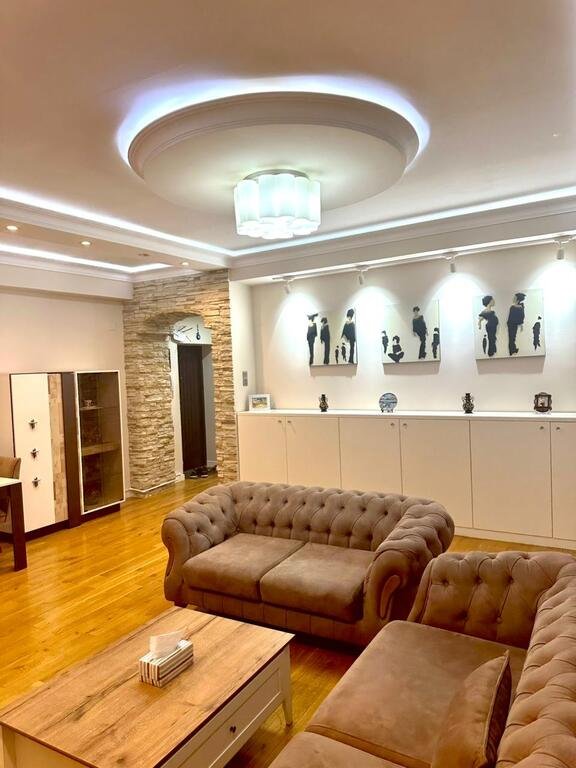 Kirayə verilir 2 otaqlı yeni tikili, 100 m², 28 May m.-3