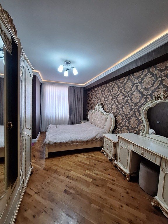 Satılır 3 otaqlı yeni tikili, 125 m², İnşaatçılar m.-4