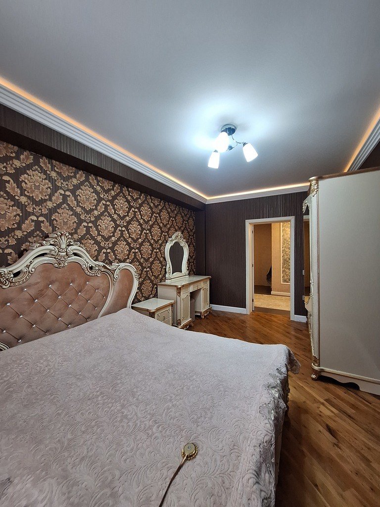 Satılır 3 otaqlı yeni tikili, 125 m², İnşaatçılar m.-6
