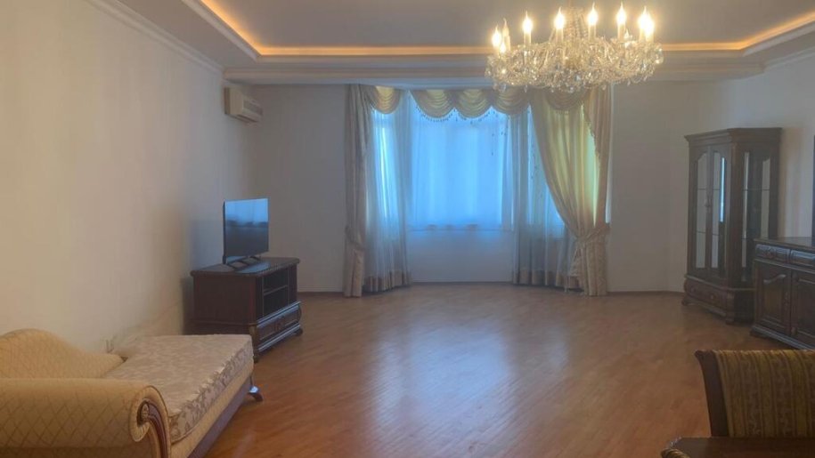 Kirayə verilir 3 otaqlı yeni tikili, 140 m², Nizami m.-1