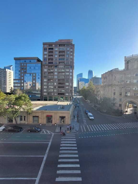 Satılır 4 otaqlı yeni tikili, 165 m², 28 May m.-3