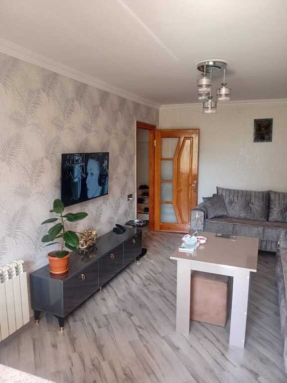 Satılır 2 otaqlı köhnə tikili, 31 m², Qara Qarayev m.-1
