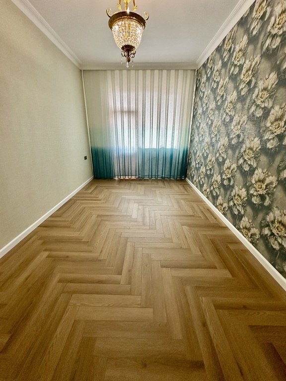 Satılır 3 otaqlı yeni tikili, 130 m², Azadlıq Prospekti m.-8