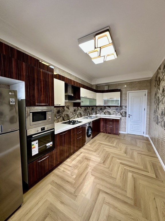 Satılır 3 otaqlı yeni tikili, 130 m², Azadlıq Prospekti m.-16