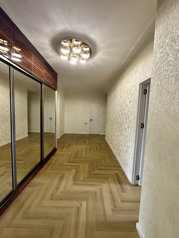 Satılır 3 otaqlı yeni tikili, 130 m², Azadlıq Prospekti m.-18