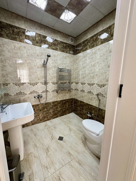 Satılır 3 otaqlı yeni tikili, 130 m², Azadlıq Prospekti m.-21