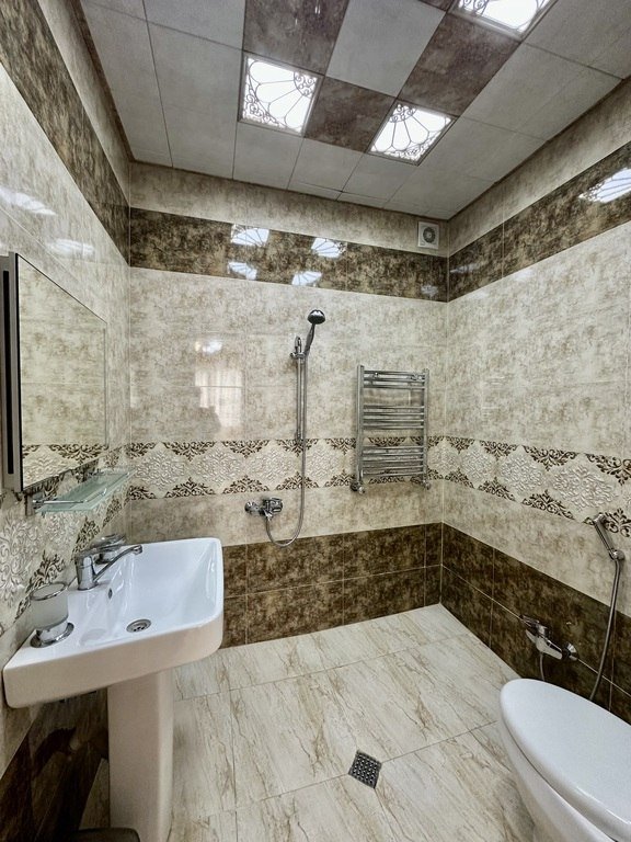 Satılır 3 otaqlı yeni tikili, 130 m², Azadlıq Prospekti m.-22